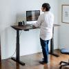 電動昇降デスク(スタンディングデスク・幅140cm・奥行70cm・木目調・高さメモリー付き・座りすぎ防止・ブラックフレーム・濃い木目天板・ブラウン天板)